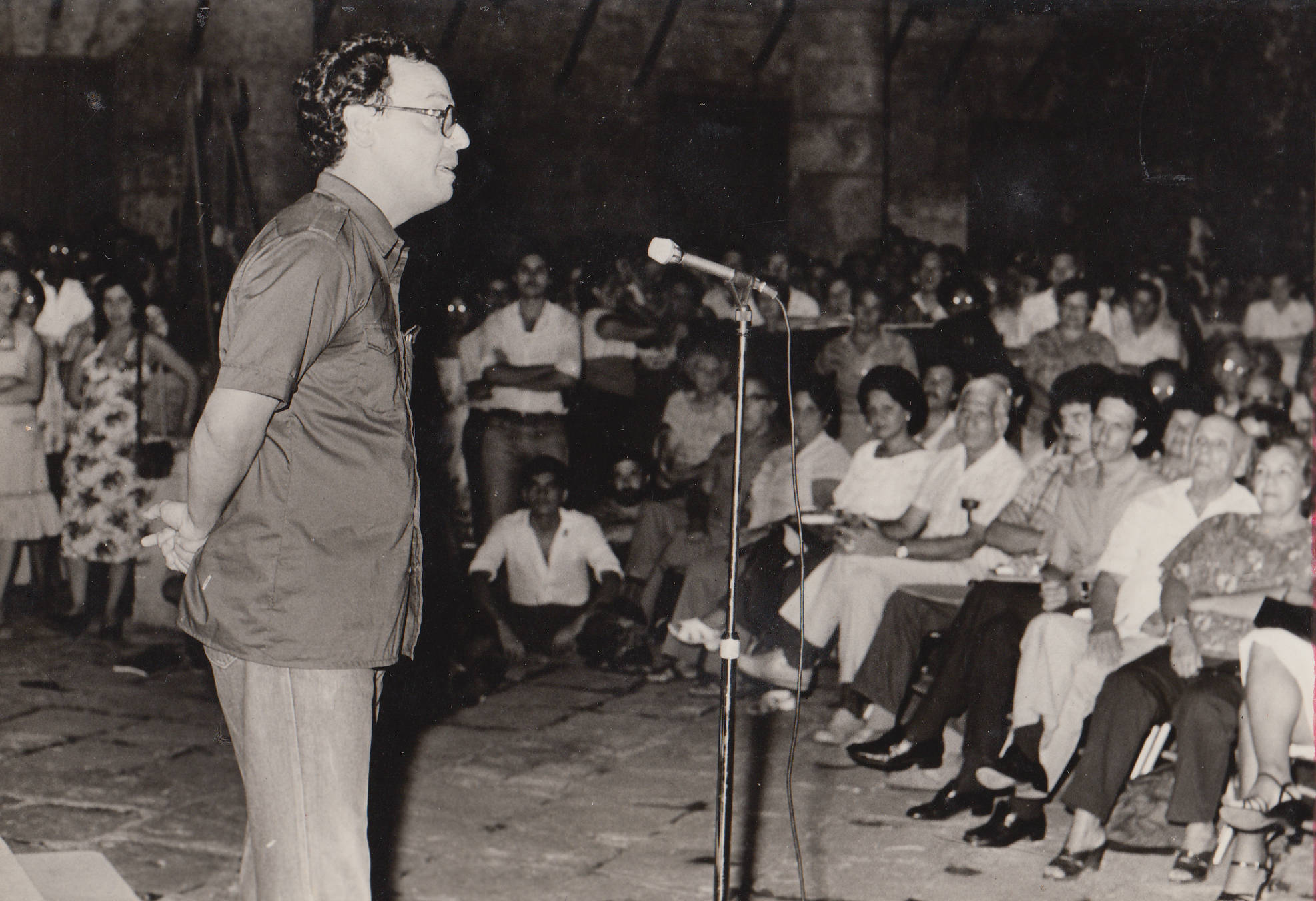 Curso sobre historia antigua, Obispo y Mercaderes, Habana Vieja. 1983. - por Reinaldo