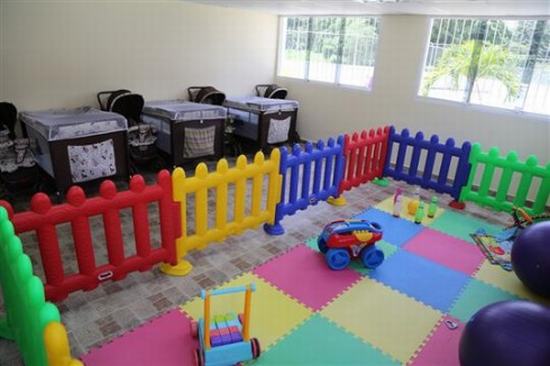 Dormitorio de casa de acogida Cuarto de juegos Casa de abrigo para ... Dormitorio de casa de acogida Cuarto de juegos Casa de abrigo para ...