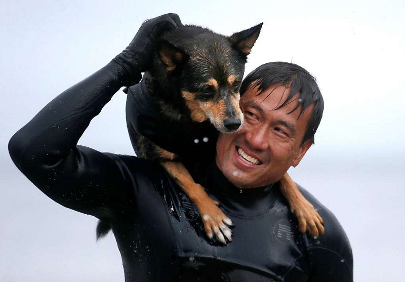  La campeona, con su dueño y entrenador.