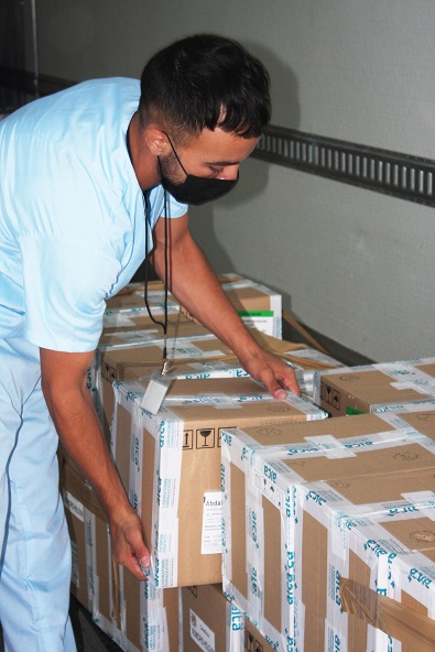 A los almacenes mayoristas de Emcomed arribaron hoy temprano 30000 bulbos de Abdala