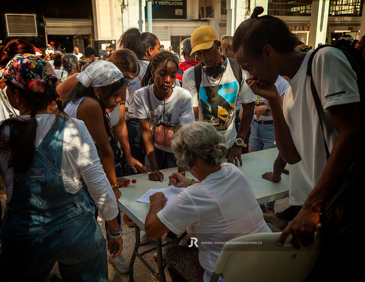 Ensayan Mega Rueda de Casino en Cuba para concursar en los Récords Guinness (+ Fotos y Video) - casino gratis, ensayan, juegos de casino, juegos de maquinitas tragamonedas, maquinitas tragamonedas, rueda, tragamonedas - casino gratis, Ensayan, juegos de casino, juegos de maquinitas tragamonedas, maquinitas tragamonedas, Rueda, tragamonedas - 5