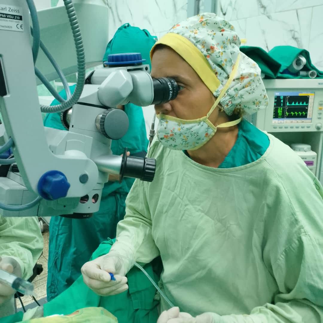 Especialistas de Hospital Pediátrico de Holguín operan a adolescente con catarata