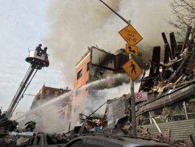在纽约建筑倒塌可能发生爆炸