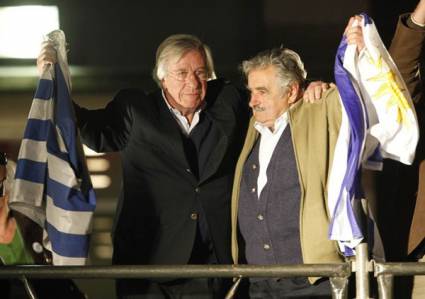 Mujica伴随着副总统Danilo Astori