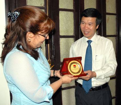 LiudmilaÁlamo和Vo Van Thuong。