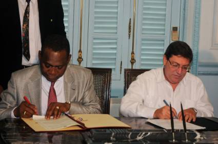 Olugbenga Ayodeyi Ashiru和BrunoRodríguezParrilla