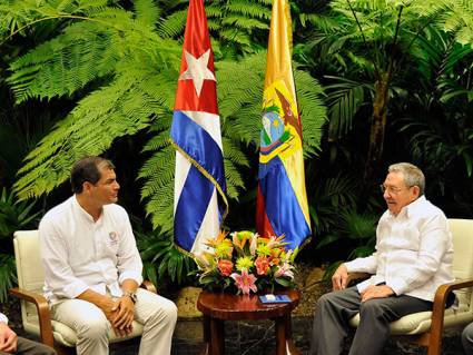 RaúlCastroRuz与compañeroRafaelCorrea Delgado举行了正式会谈
