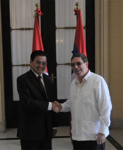 Thoungloun Sisoulith和BrunoRodríguezParrilla