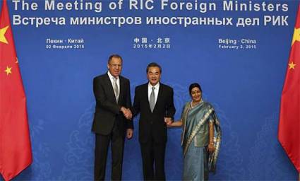 王毅,Sergei Lavrov和Sushma Swaraj