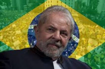 La defensa de Luiz Inácio Lula da Silva denuncia hoy que el cambio en la delación del empresario Léo Pinheiro fue construido ilegalmente en el llamado caso del apartamento triplex para condenar al expresidente brasileño. 
