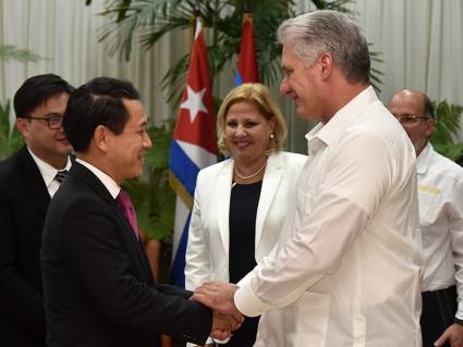 Cuban president Díaz-Canel receives Lao Foreign Minister