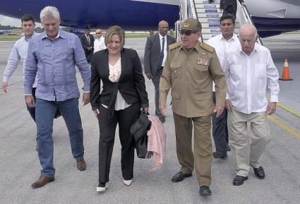 Díaz-Canel与共产党中央第一书记,陆军将军劳尔·卡斯特罗·鲁兹