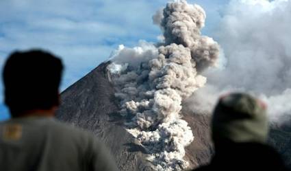 喷发在印度尼西亚的一座火山