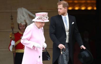 La Reina Isabel y el príncipe Harry