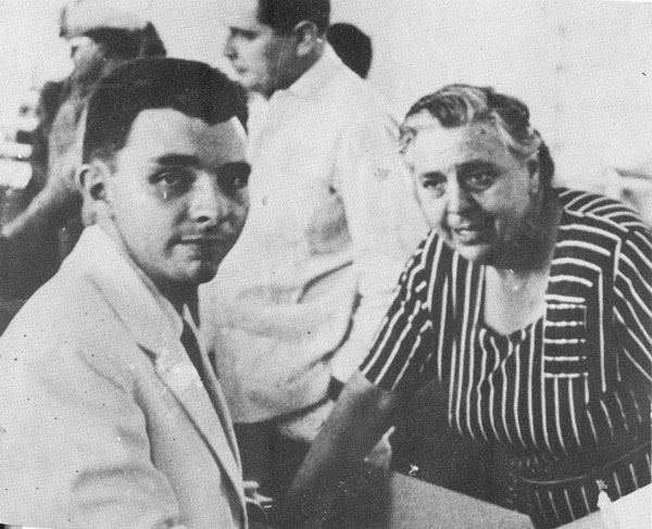 Frank País y doña Rosario