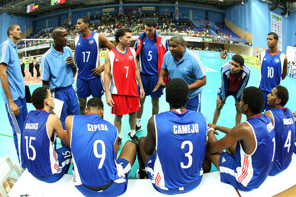 Equipo cubano de voleibol masculino en Mundial juvenil con sede en la India