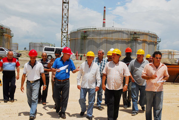 Visita del Primer Vicepresidente cubano José Ramón Machado Ventura a la Refinería Camilo Cienfuegos