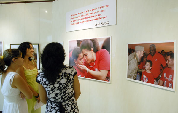 Exposición fotográfica Pensamiento y Acción del fotorreportero Raúl Abreu