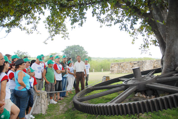 Jóvenes expedicionarios visitaron el ingenio La Demajagua