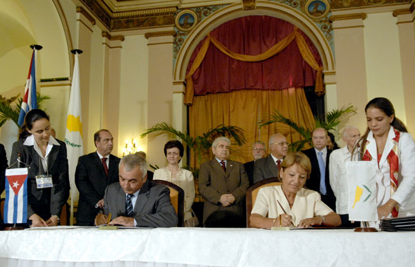 Firma de acuerdos de cooperación entre Cuba y Chipre