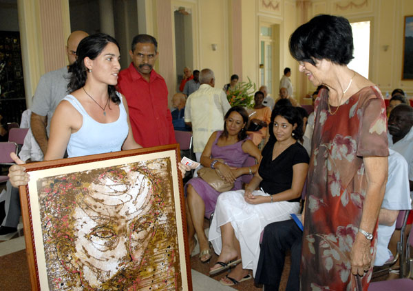 Reconocimiento de la juventud a Asela de los Santos Tamayo