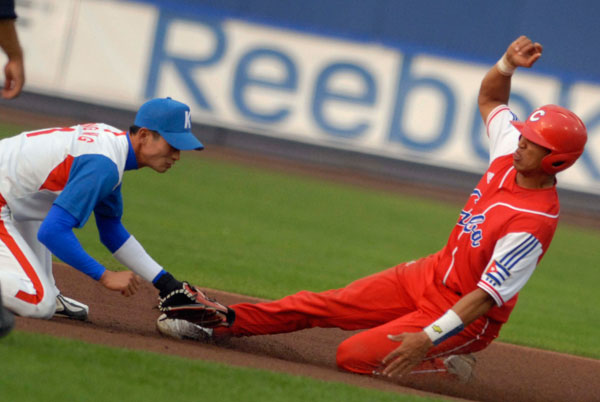 Cuba venció a Corea del Sur cinco carreras por una en la Copa Mundial de Béisbol