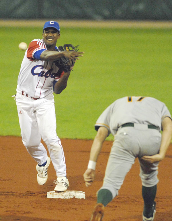 Cuba venció a Australia en la Copa Mundial de béisbol