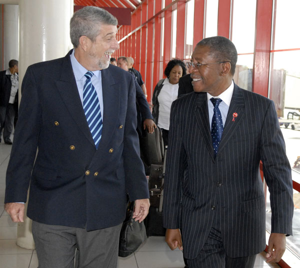 Visita Cuba el Primer Ministro de Lesotho Pakalitha Mosisili