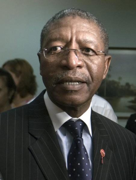 Excelentísimo Señor Pakalitha Bethuel Mosisili, primer ministro del Reino de Lesotho