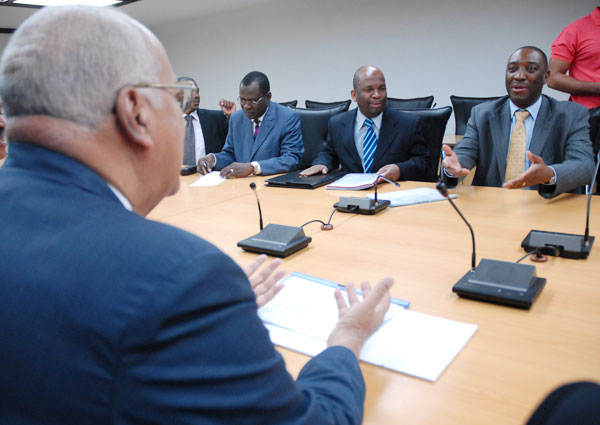 Canciller de Mozambique Odelmiro Julio Marques se entrevisto con el vicepresidente cubano Ricardo Cabrisas