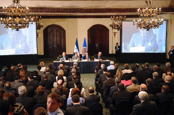OEA busca soluciones a la crisis política en Honduras