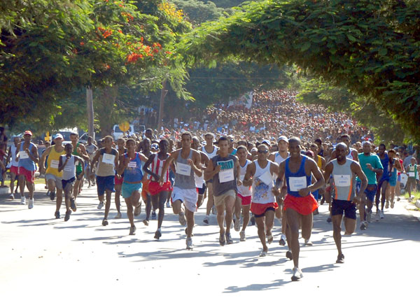 Carrera popular del municipio capitalino de 10 de Octubre