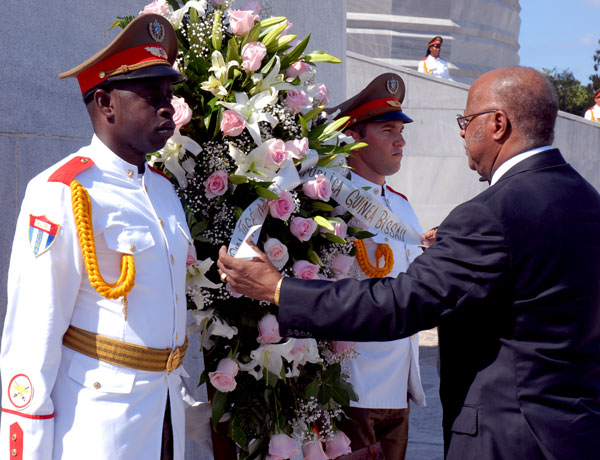 Carlos Gómes, Primer Ministro de Guinea Bissau rinde homenaje a José Martí