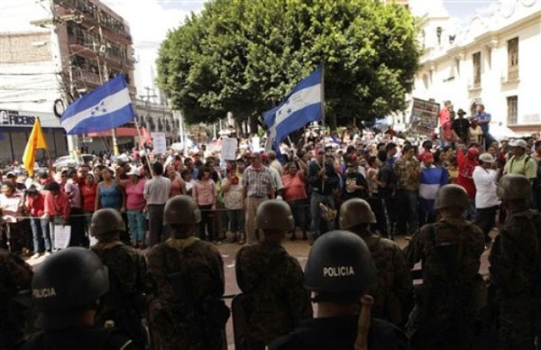 Vigilia permanente en Honduras por la restitución de Zelaya 