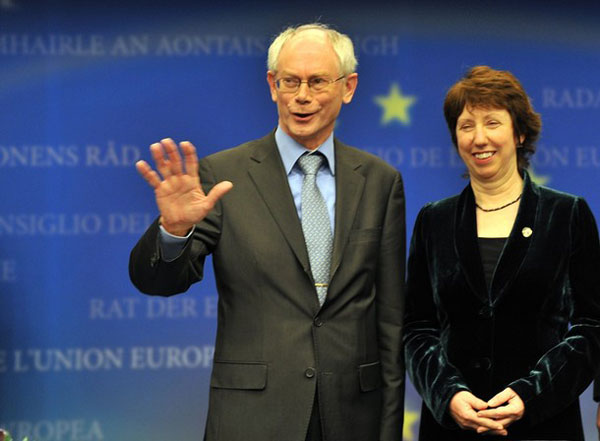 Primer ministro belga, Hermann van Rompuy junto a la comisaria europea de Comercio Catherine Ashton
