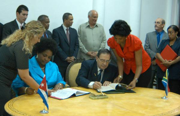Estrechan lazos comerciales Cuba y Sudáfrica