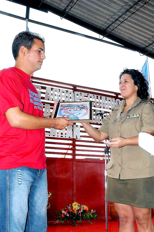 Leosdán, obrero en la Empresa Militar Agropecuaria