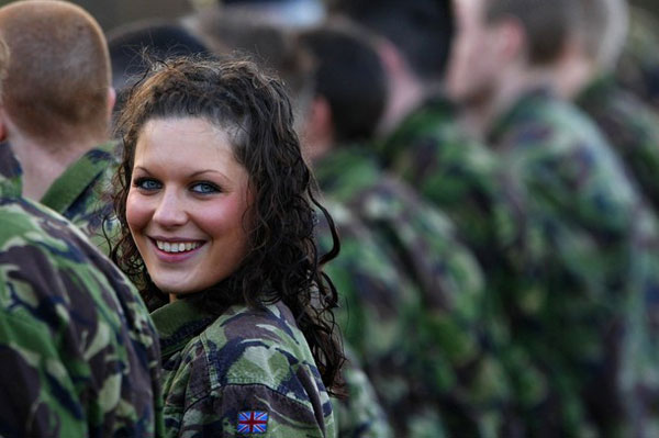 Soldados británicos se alistan para partir a Afganistán