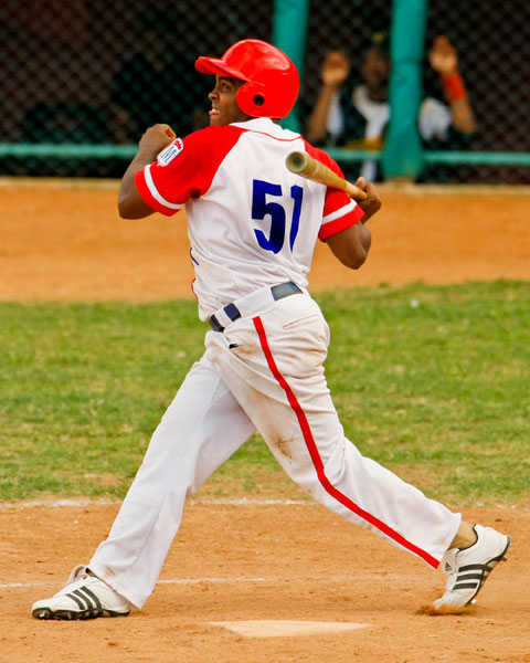 Iraklys Chirino líder de las bases por bolas