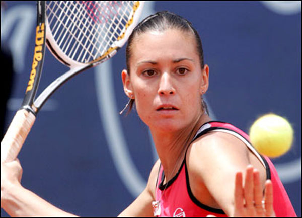 Italiana Flavia Pennetta avanza en torneo de tenis de Auckland