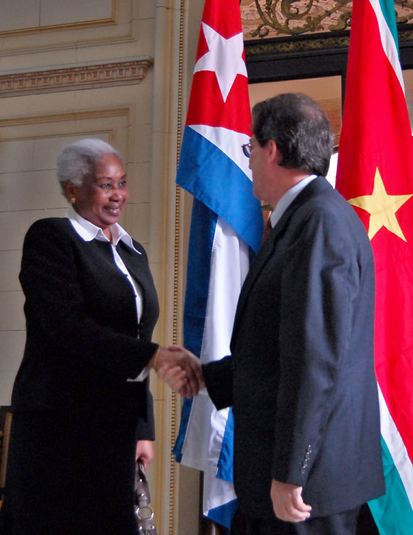 Sostienen conversaciones oficiales cancilleres de Cuba y Suriname 