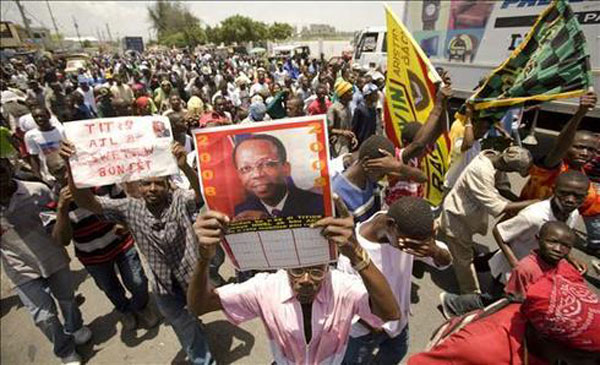 Haitianos seguidores de Jean Bertrand Aristide