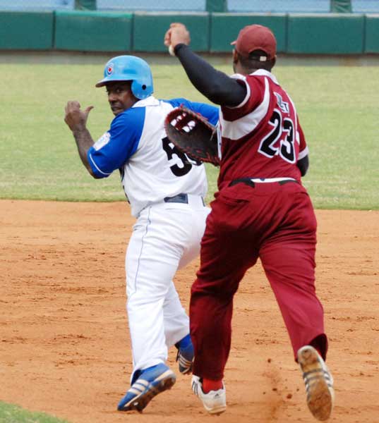 Comienza la tensión en la Serie Nacional de Béisbol