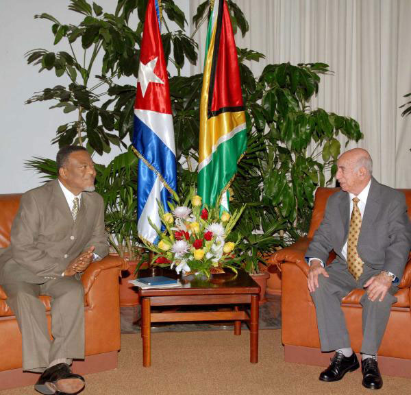 Machado Ventura recibe al Primer Ministro de Guyana