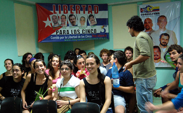 Vivimos Cuba, aseguran jóvenes sudamericanos