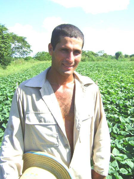 Maikel Oliva, joven campesino holguinero