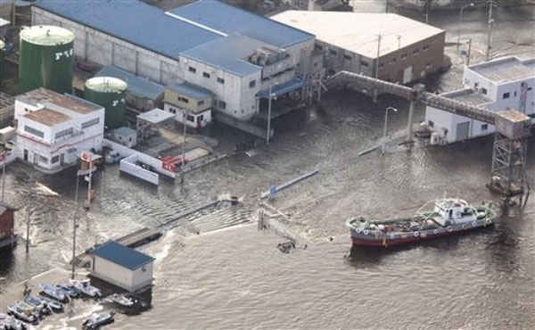 Tsunami desatado tras el terremoto en Chile, en Japón