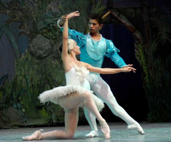Gala del Ballet Nacional de Cuba este lunes a la mujer en su día