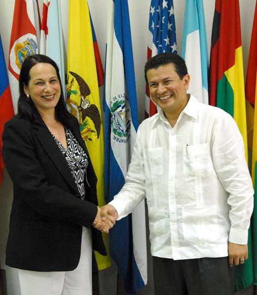 Hugo Martínez de visita en la ELAM