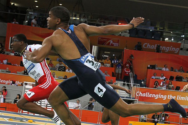 Dayron Robles conquista el título de los 60 metros con vallas en Doha 2010